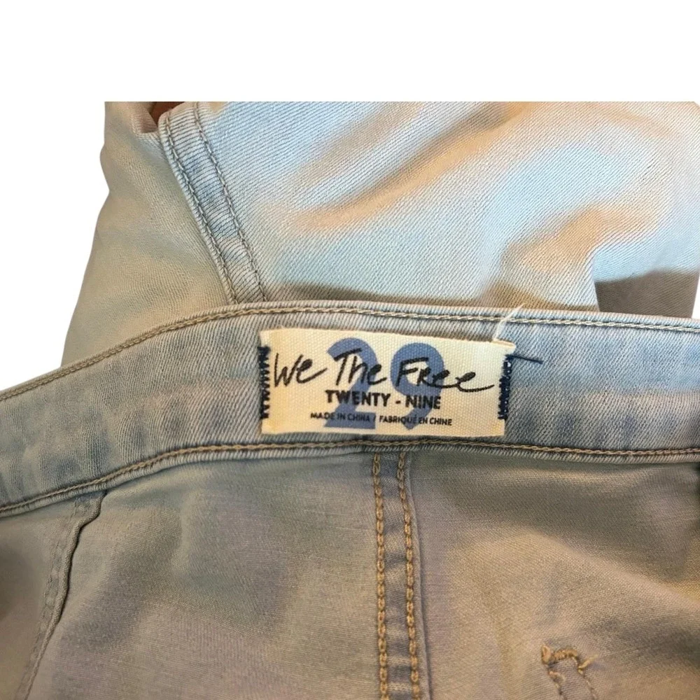 We the Free • Light Wash Flare Jeans • Wide Leg • Frayed Raw‎ Hem • Size 29